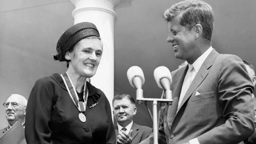 Dr. Kelsey being awarded The President's Award for Distinguished Federal Civilian Service by President John F. Kennedy. Photo by: The White House